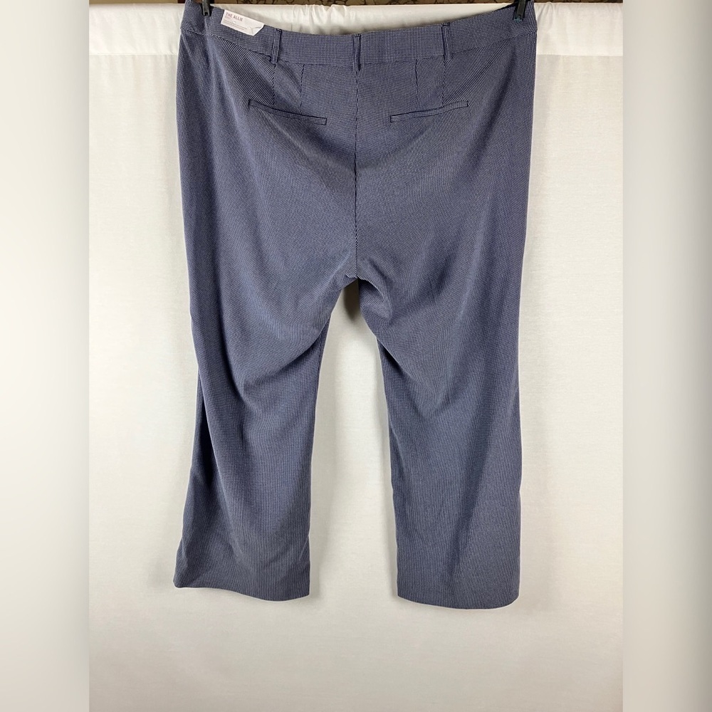 Lane Bryant Sexy Stretch Boot leg pants - Picture 3 of 9